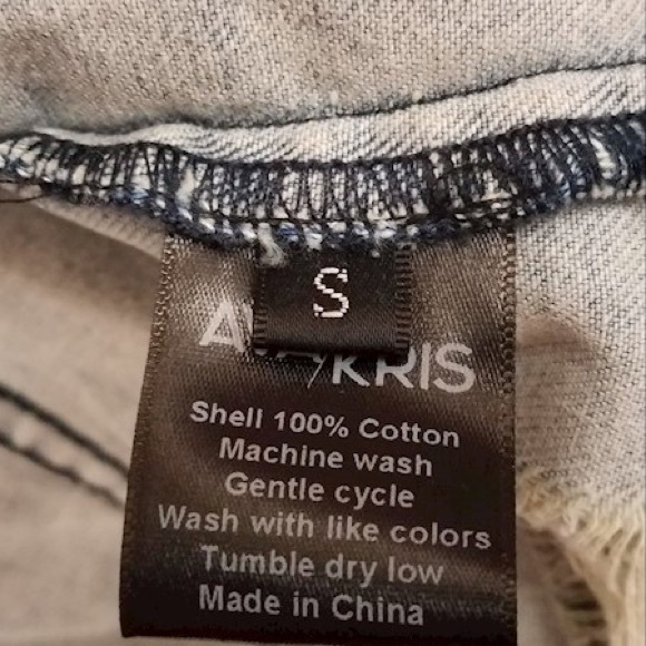 Ava/Kris distressed jean jacket w/ fox fur collar - Picture 5 of 6